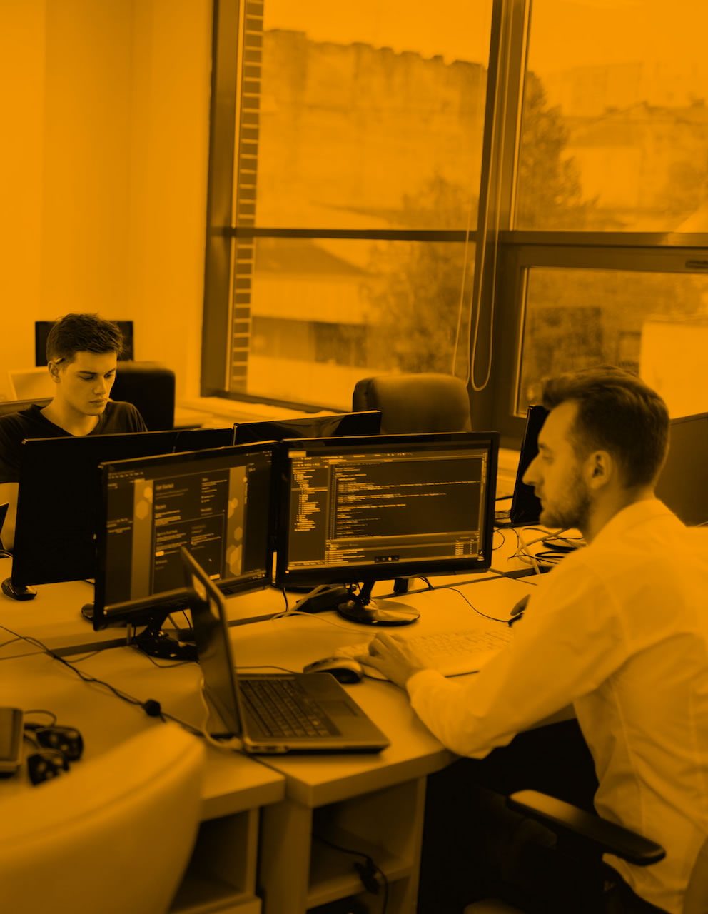 Dynamica Soft team developing a custom Android and iOS application